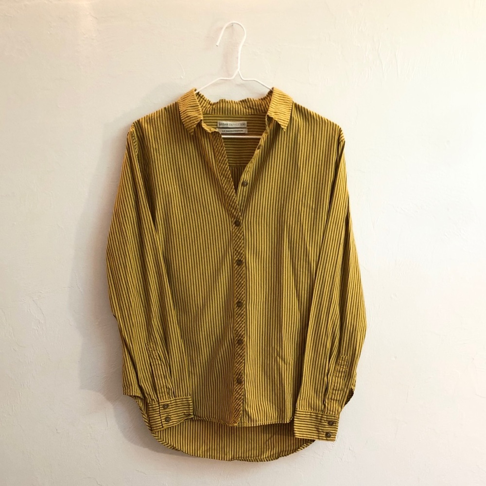 URBAN OUTFITTERS BUTTON-DOWN